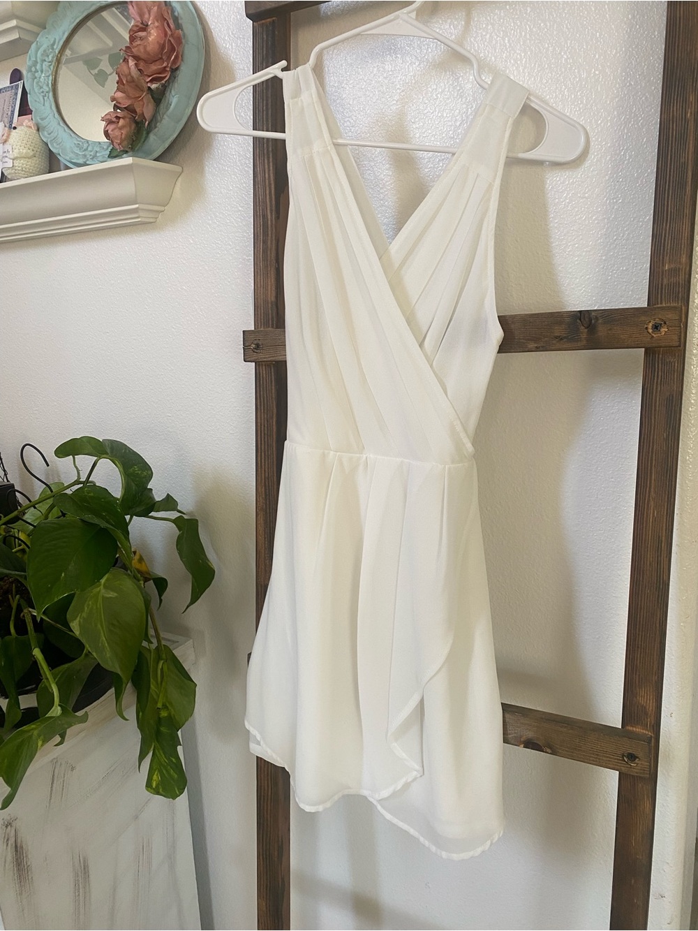 Tobi White Sleeveless V-Neck Mini Dress
